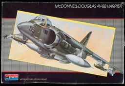 Monogram_McDonnell-Douglas AV-8B Harrier_W329864