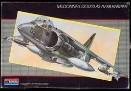 Monogram_McDonnell-Douglas AV-8B Harrier_W329864